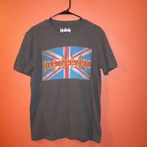 Def Leppard NEW Gap Woman Medium Gray Yellow Red Short Sleeve Band Shirt - Picture 4 of 10